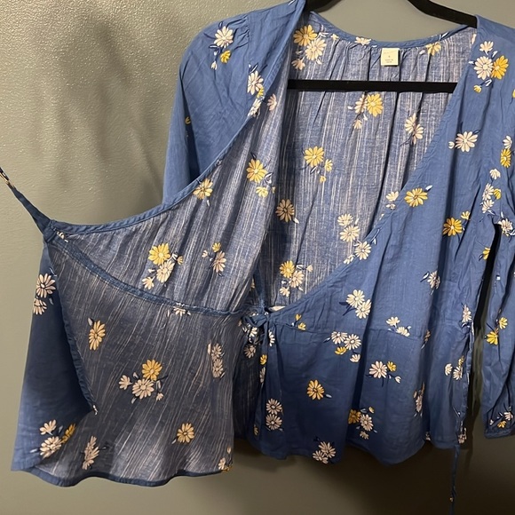 Old Navy Wrap Blouse - Picture 4 of 6